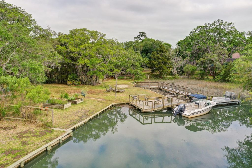Photo of 243 Bayview Drive, Mount Pleasant, SC 29464 (MLS # 26012562)