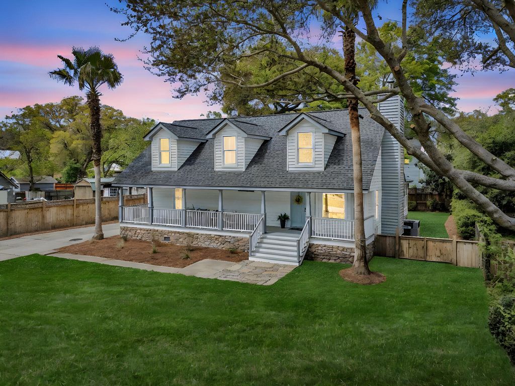 Photo of 2142 Gulf Drive, Mount Pleasant, SC 29466 (MLS # 26009387)