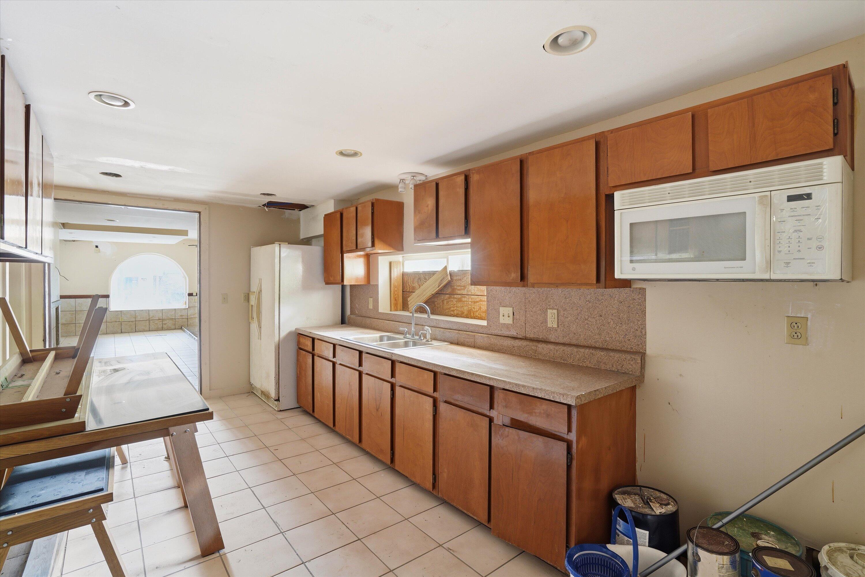 2111 Atlas Street