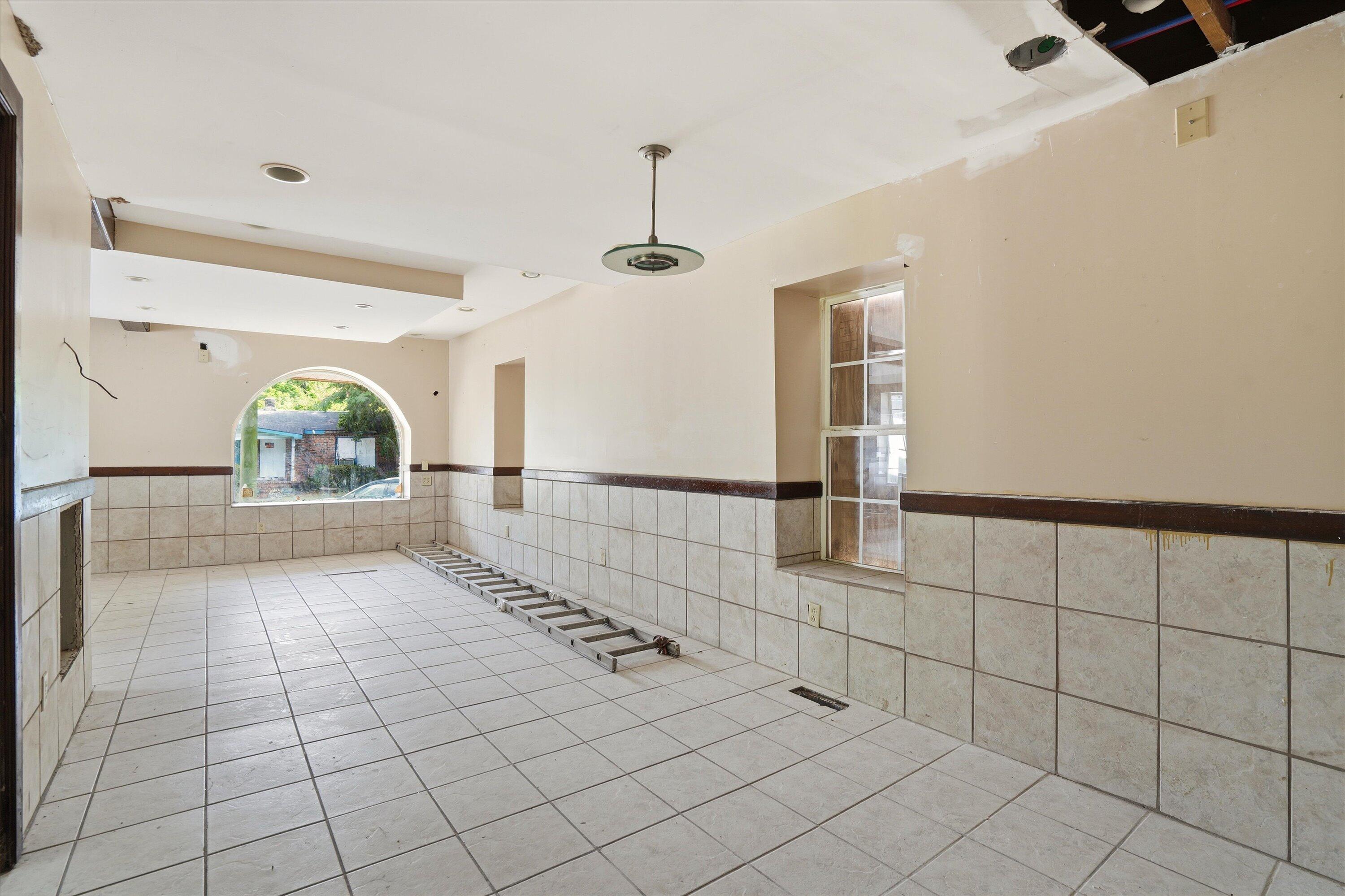 2111 Atlas Street