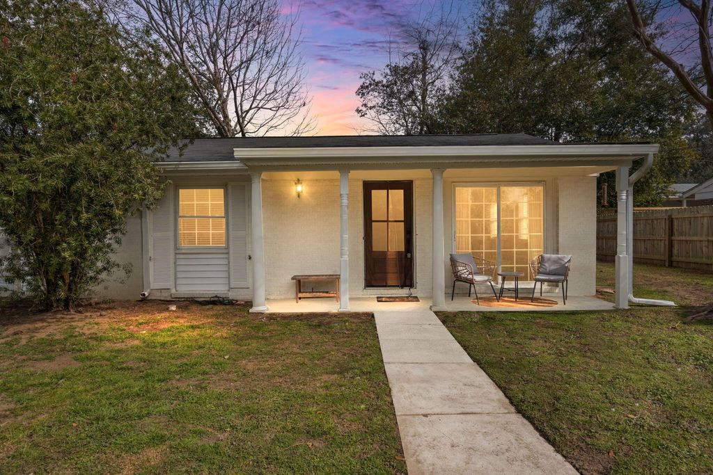 Photo of 1517 Brookbank Avenue, Charleston, SC 29412 (MLS # 26003499)