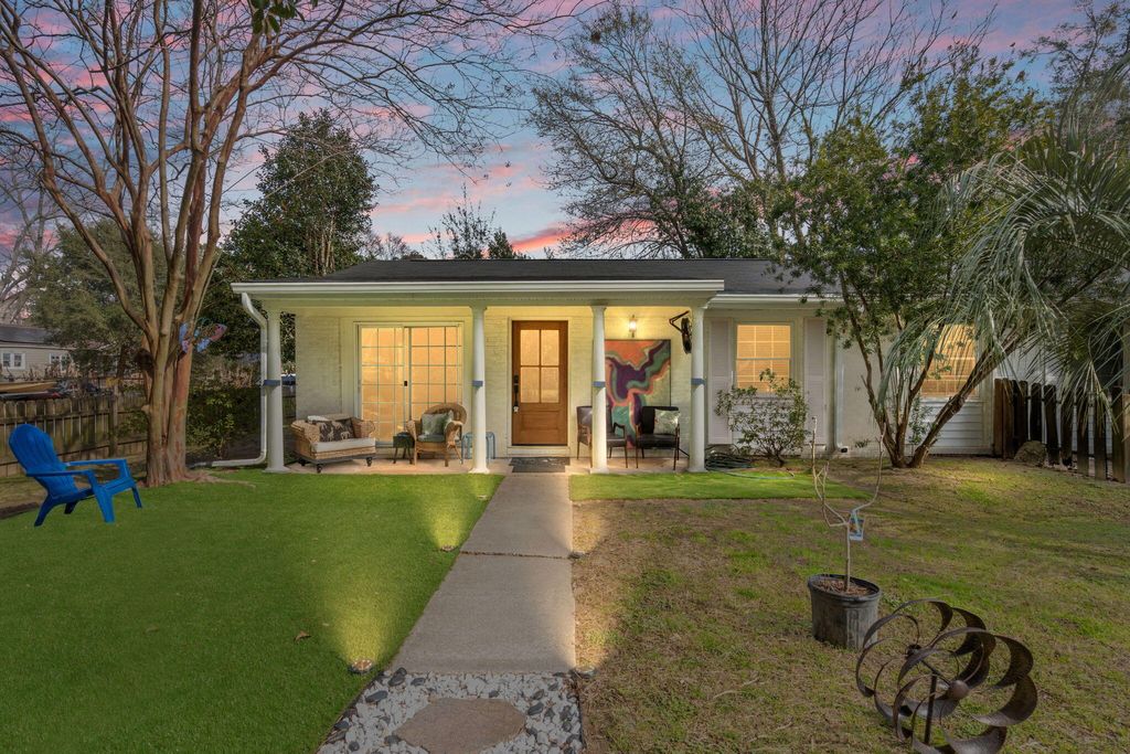 Photo of 1517 Brookbank Avenue, Charleston, SC 29412 (MLS # 26003499)