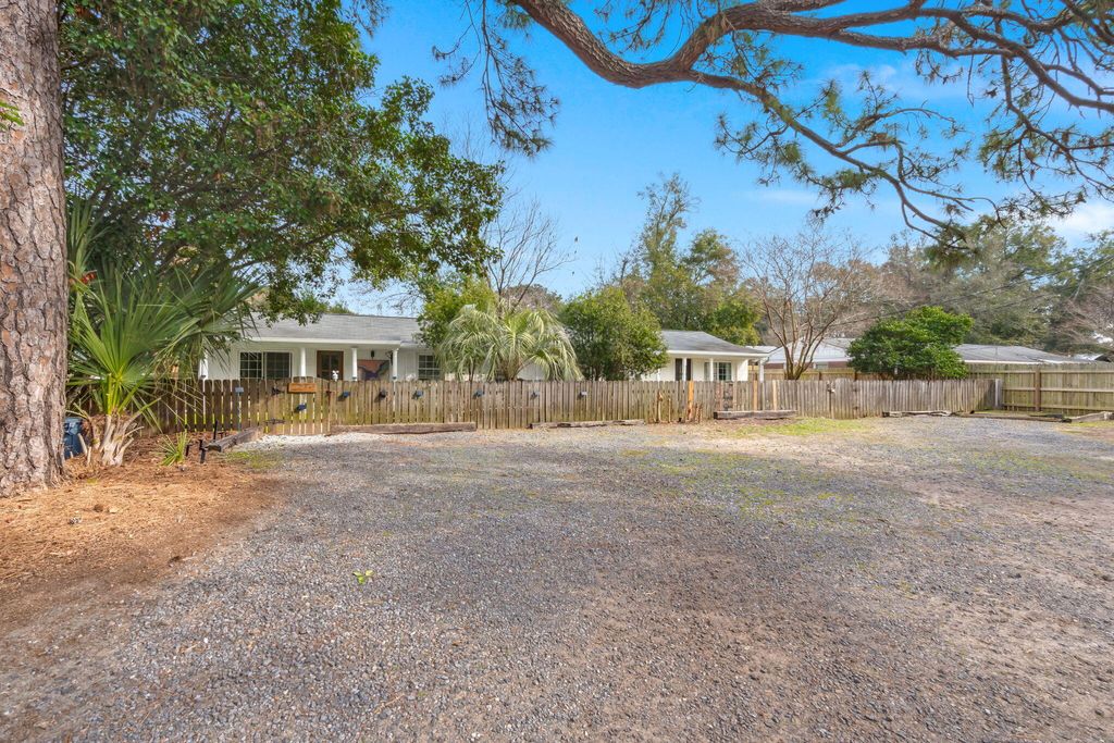 Photo of 1517 Brookbank Avenue, Charleston, SC 29412 (MLS # 26003499)