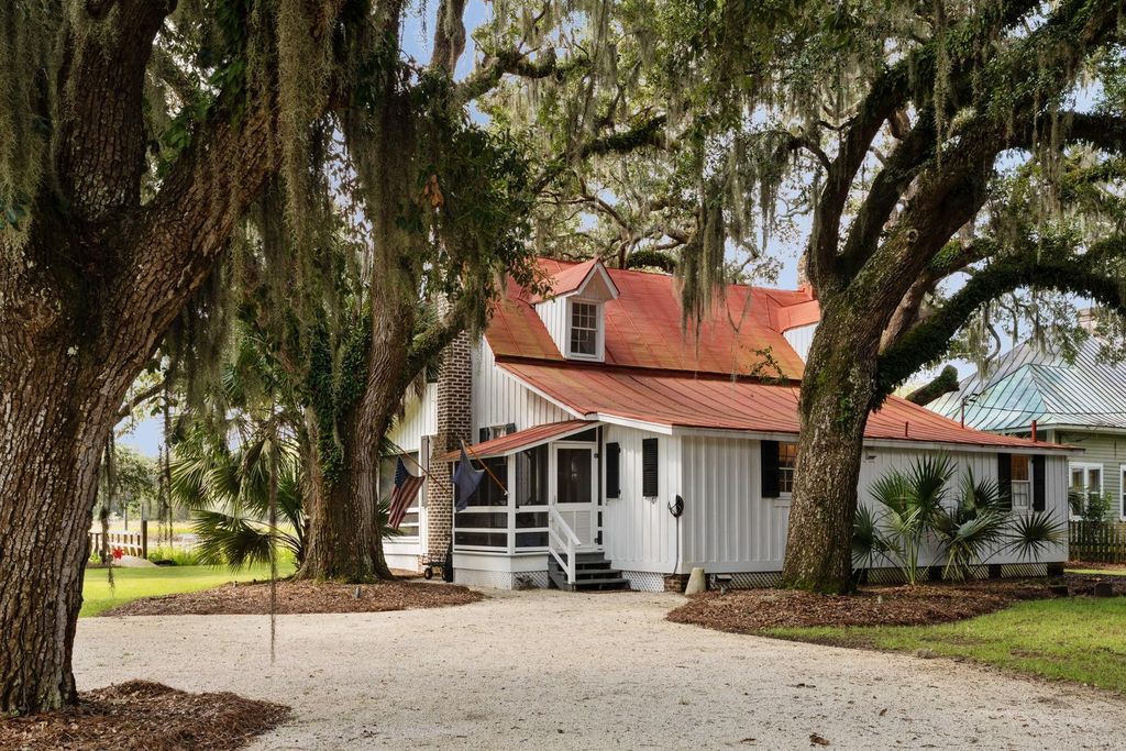 Photo of 127 Oak Street, McClellanville, SC 29458 (MLS # 25024080)