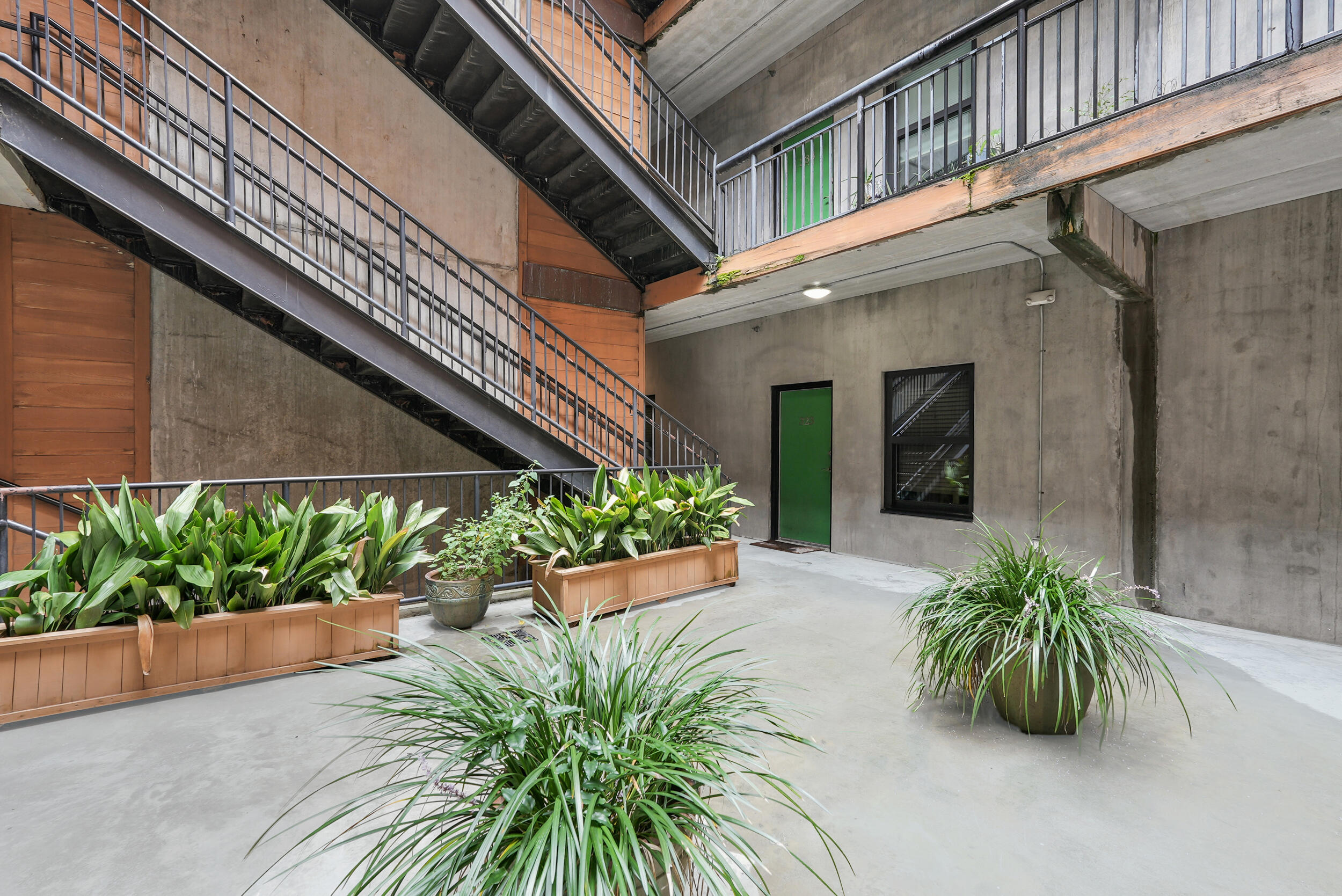 1 Cool Blow Street 323