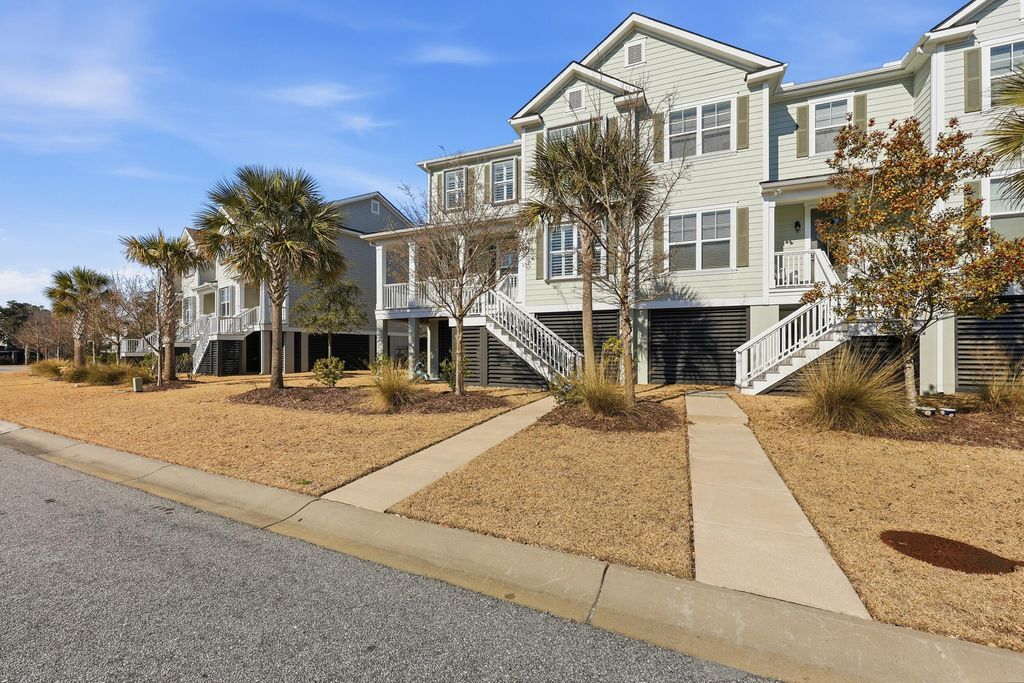Photo of 1621 Prince Edward Street, Mount Pleasant, SC 29466 (MLS # 26004006)