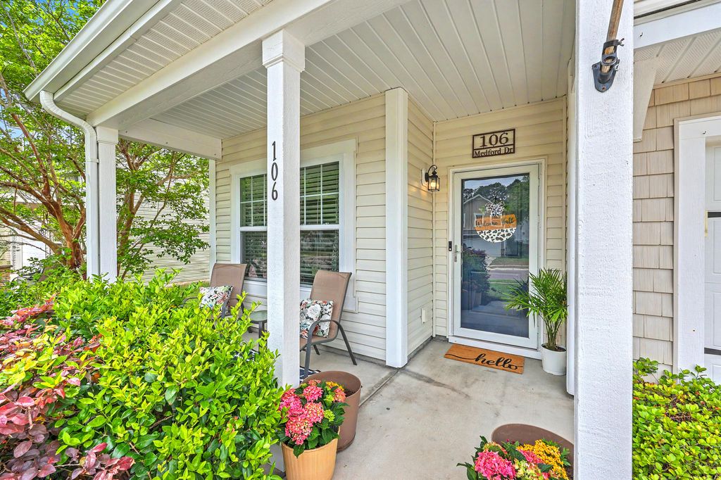 Photo of 106 Medford Drive, Summerville, SC 29485 (MLS # 26013280)