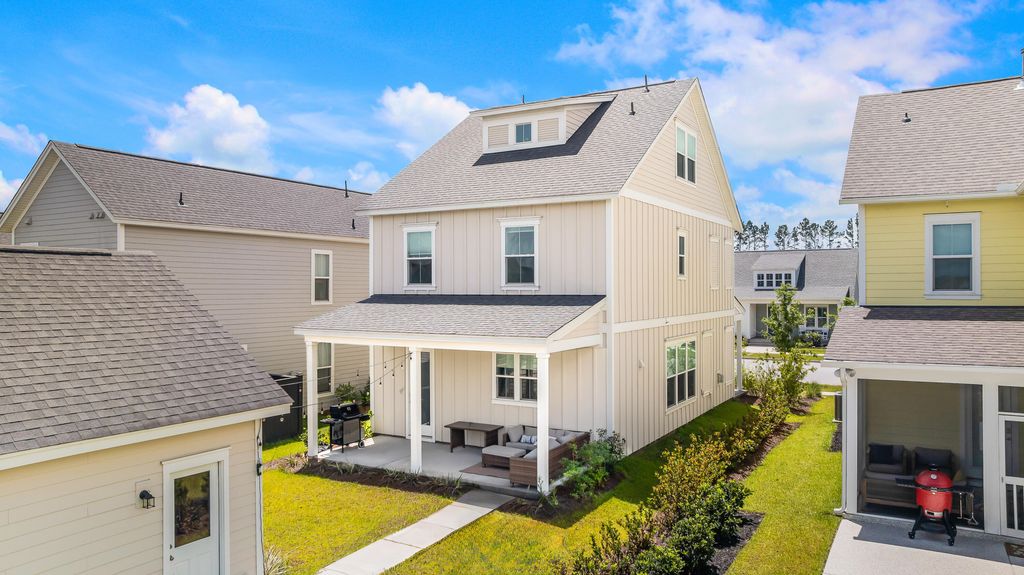 Photo of 680 Blueway Avenue, Summerville, SC 29486 (MLS # 25019865)
