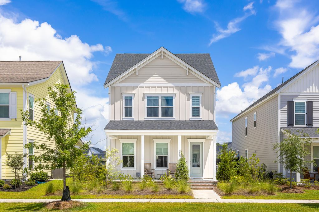 Photo of 680 Blueway Avenue, Summerville, SC 29486 (MLS # 25019865)