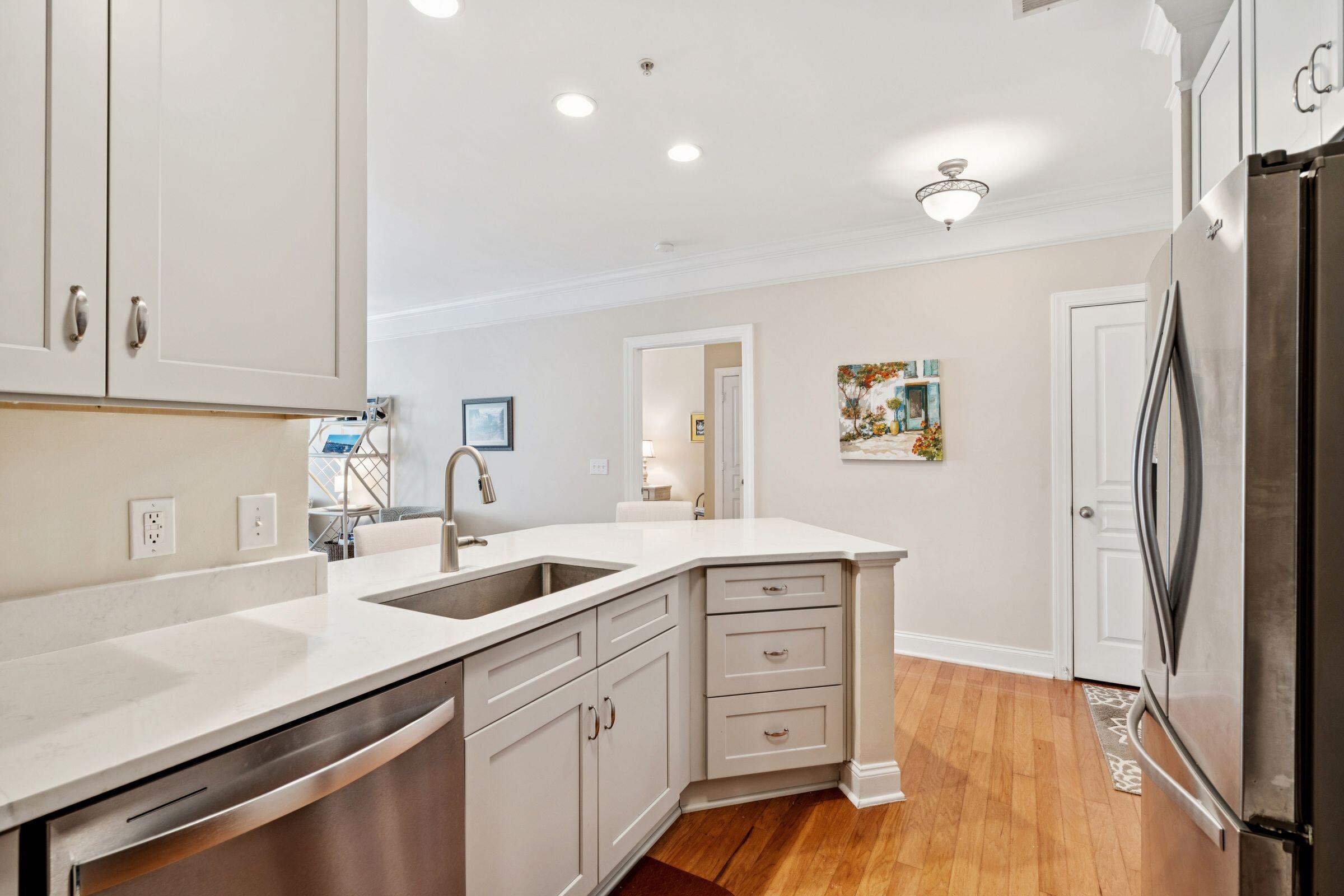 1025 Riverland Woods Place 513