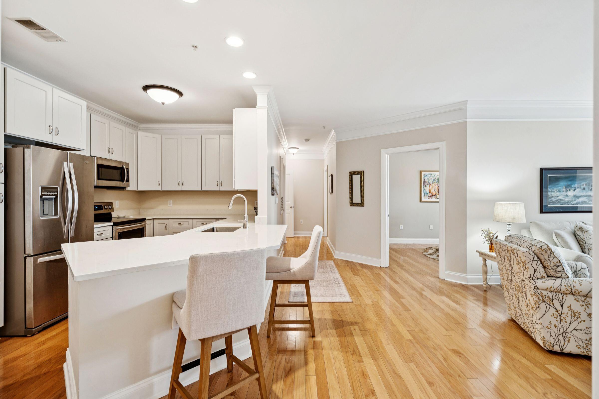 1025 Riverland Woods Place 513