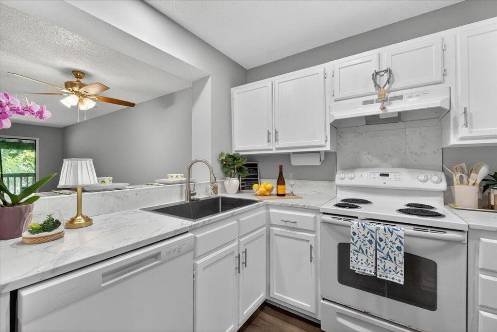 Photo of 1530 Fort Johnson Road #1h, Charleston, SC 29412 (MLS # 26014837)