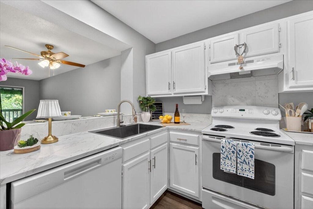 Photo of 1530 Fort Johnson Road #1h, Charleston, SC 29412 (MLS # 26014837)