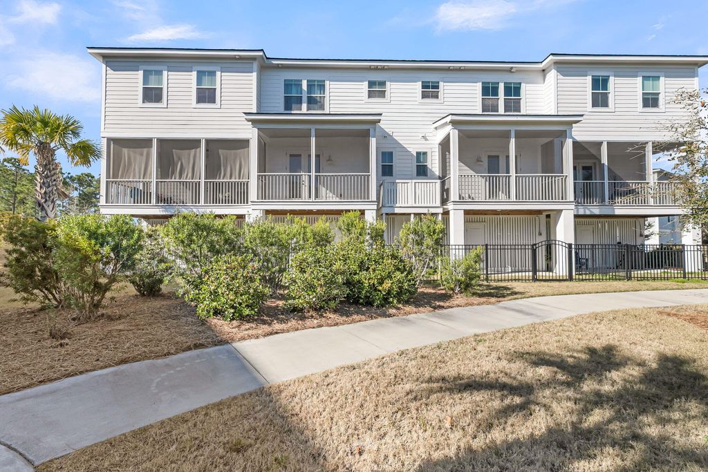 Photo of 812 Kings Oak Court #3, Charleston, SC 29492 (MLS # 26001210)
