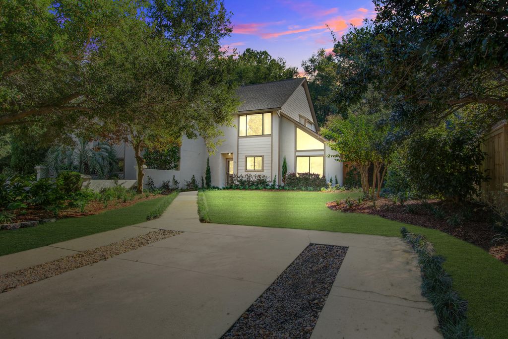 Photo of 330 Sandpiper Drive, Mount Pleasant, SC 29464 (MLS # 25026492)