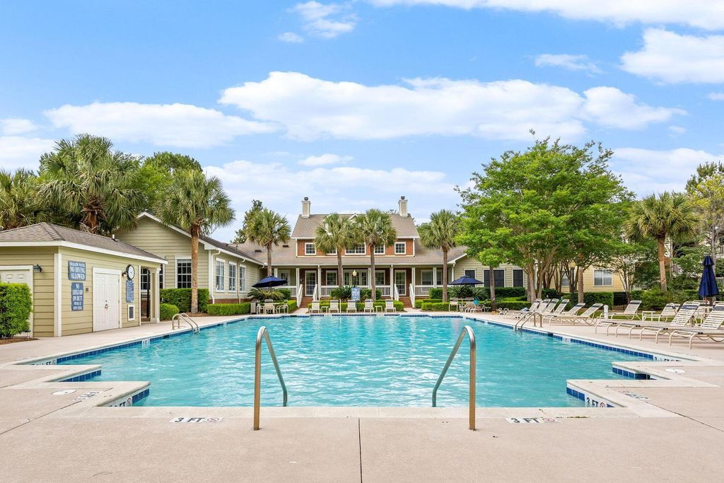 Photo of 1600 Long Grove Drive #1015, Mount Pleasant, SC 29464 (MLS # 26013637)