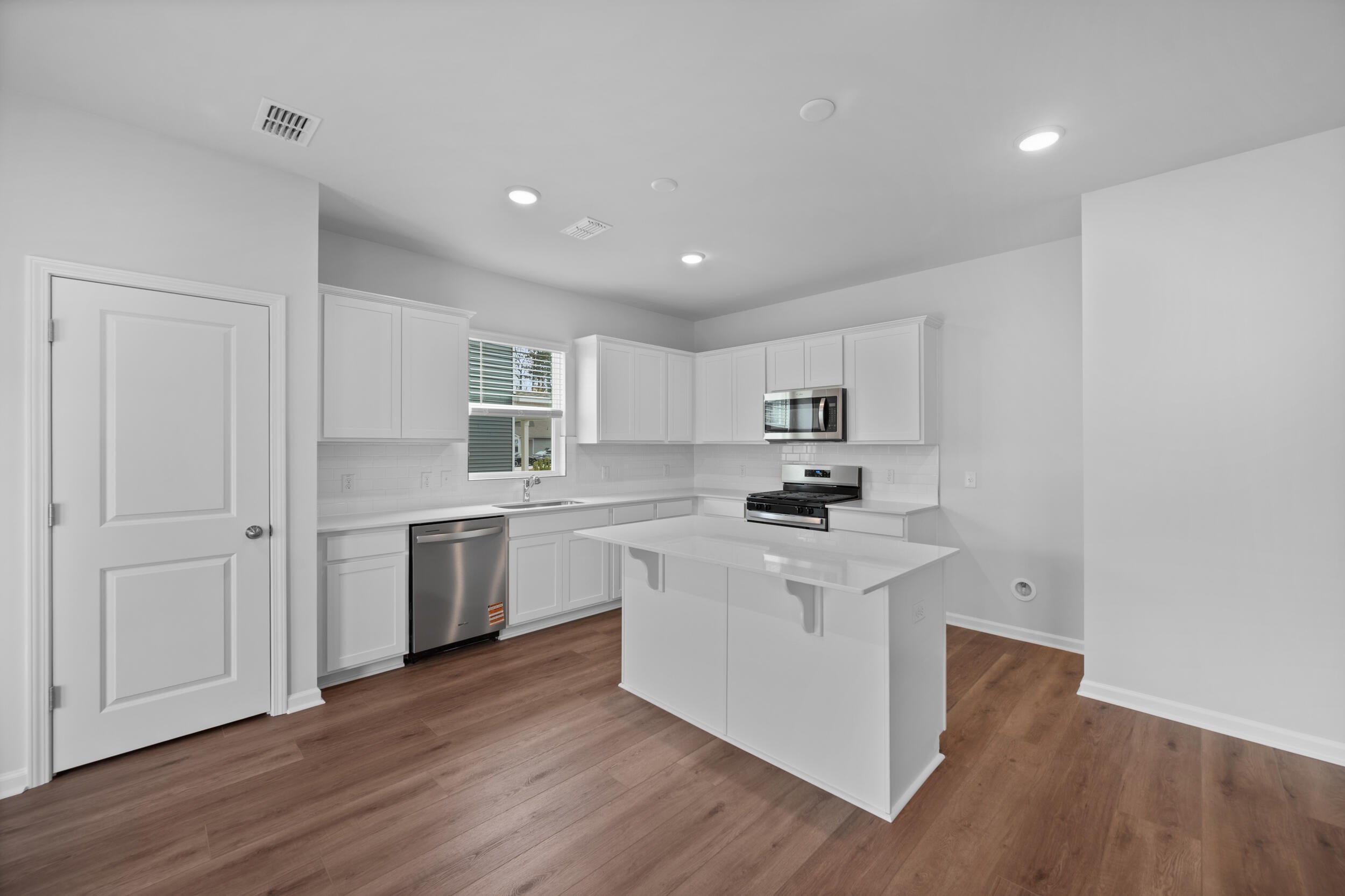 837 Meadowbrook Lane
