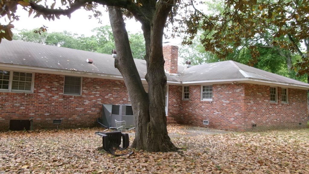 Photo of 742 Condon Drive, Charleston, SC 29412 (MLS # 26012526)