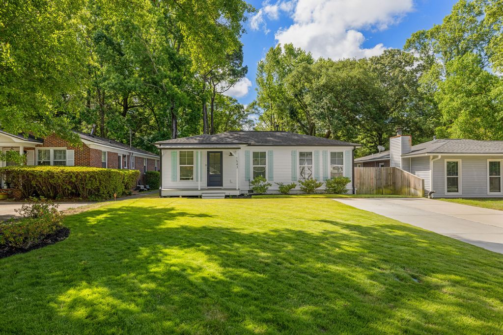 Photo of 1543 Joan Street, Charleston, SC 29407 (MLS # 26014853)