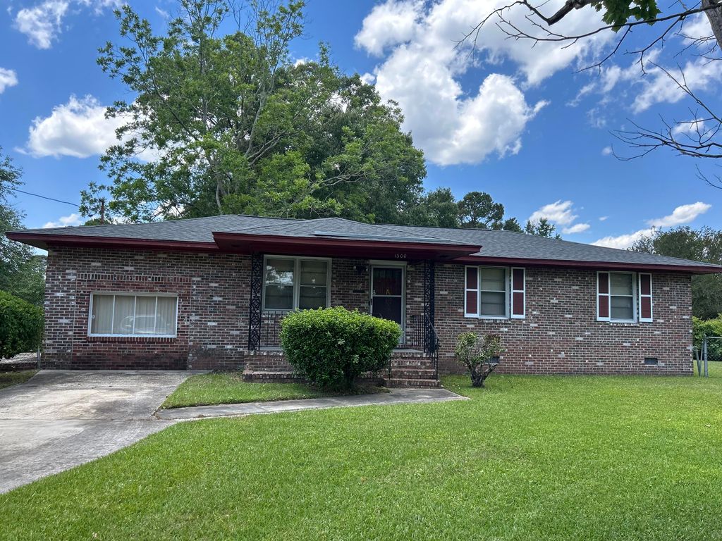 Photo of 1300 White Drive, Charleston, SC 29407 (MLS # 26013990)