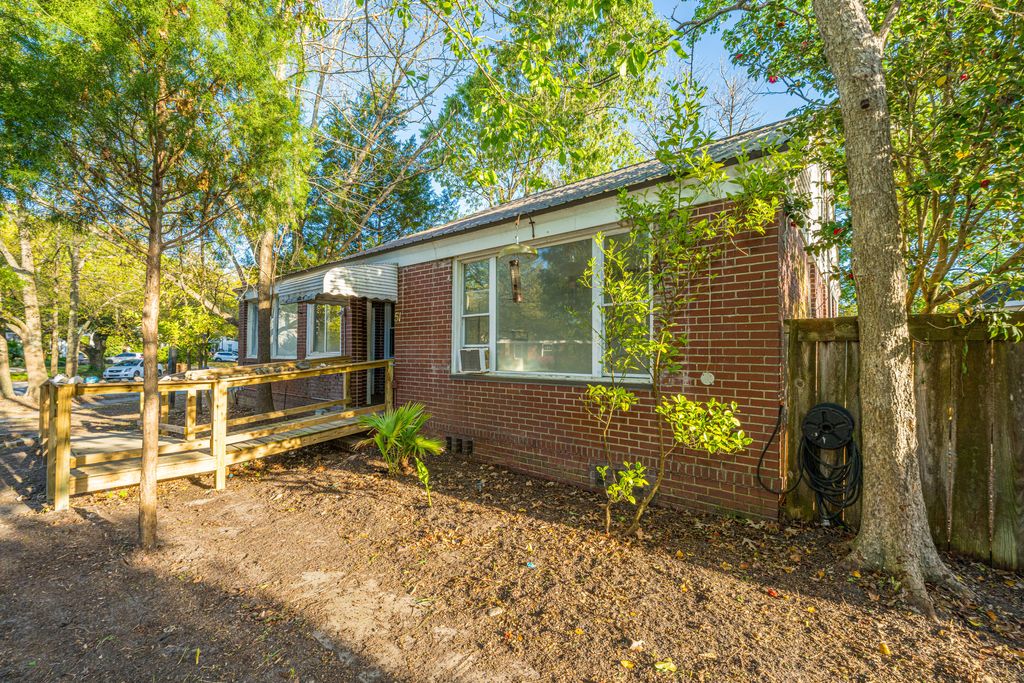 Photo of 51 Colleton Drive, Charleston, SC 29407 (MLS # 26009836)