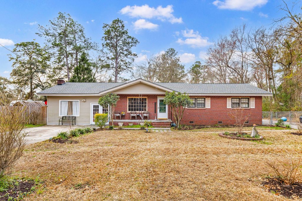 Photo of 108 Wylie Street, Summerville, SC 29483 (MLS # 26003131)