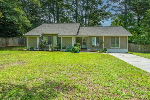 Photo of 126 Wanda Drive, Summerville, SC 29485 (MLS # 26021204)