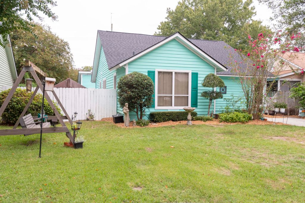Photo of 1503 Ketch Court, Mount Pleasant, SC 29464 (MLS # 25025932)