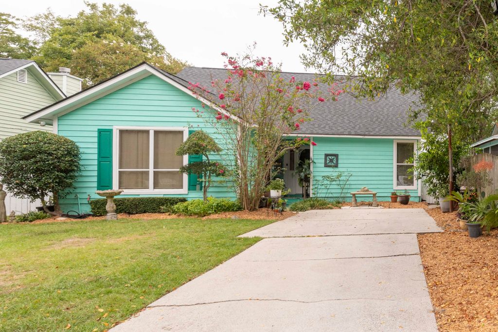 Photo of 1503 Ketch Court, Mount Pleasant, SC 29464 (MLS # 25025932)