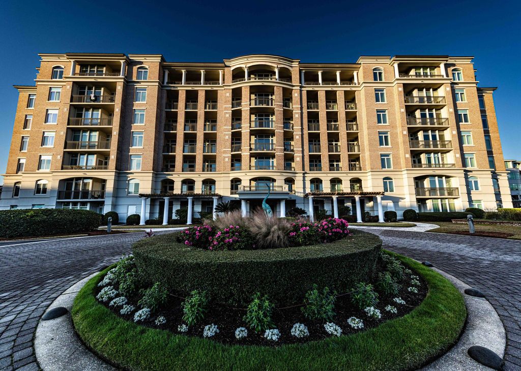 Photo of 113 N Plaza Ct. Court #T-3, Mount Pleasant, SC 29464 (MLS # 25032268)