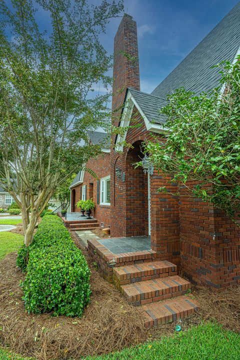 A home in North Charleston