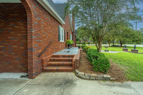 A home in North Charleston