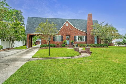 A home in North Charleston