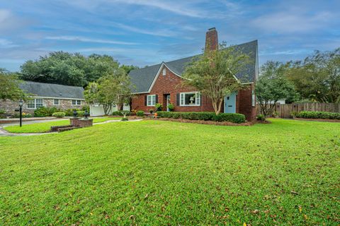 A home in North Charleston