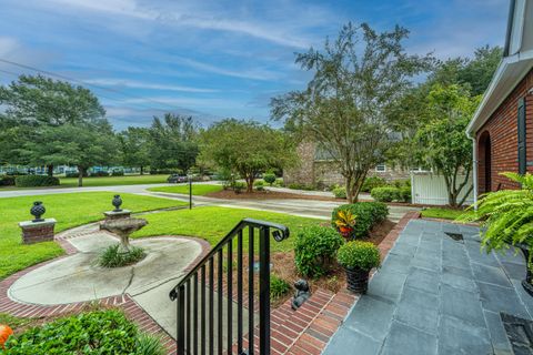 A home in North Charleston