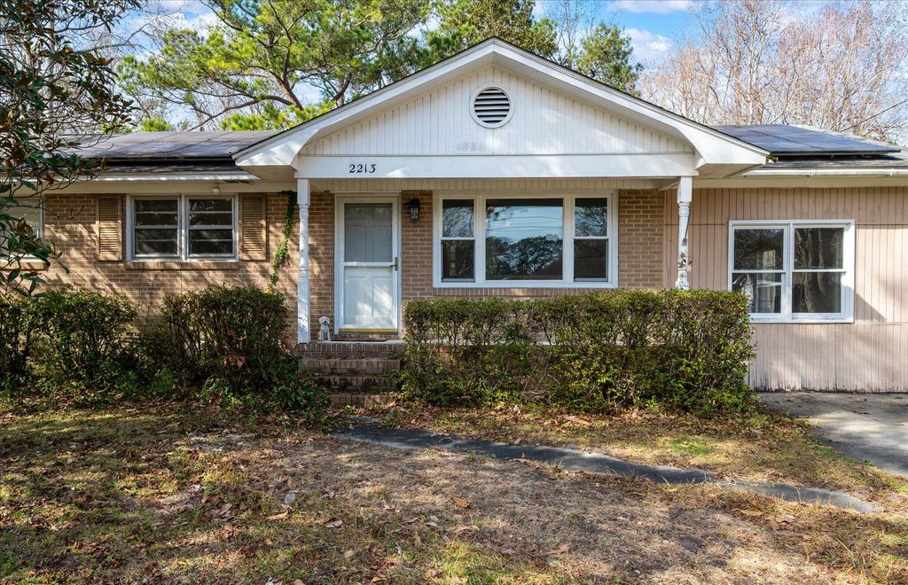 Photo of 2213 Pinehurst Avenue, Charleston, SC 29414 (MLS # 26001059)