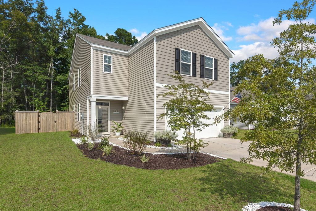 Photo of 141 Lagoona Drive, Summerville, SC 29483 (MLS # 26000346)