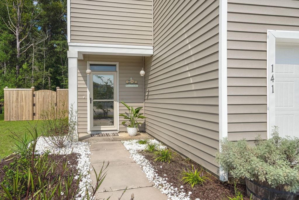 Photo of 141 Lagoona Drive, Summerville, SC 29483 (MLS # 26000346)