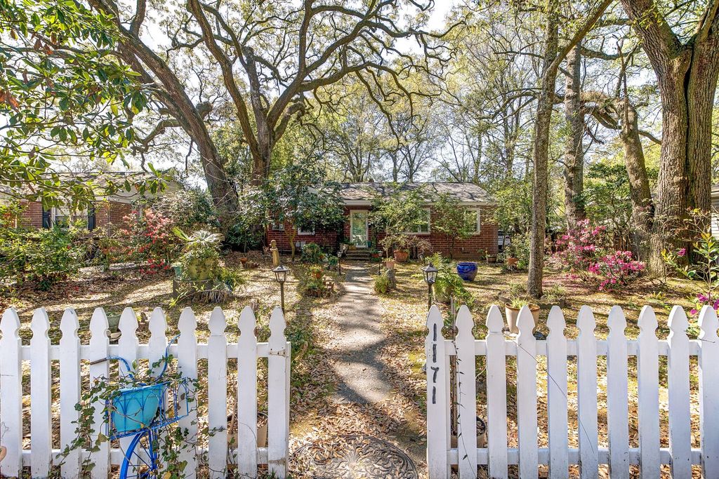 Photo of 1171 Braddock Avenue, North Charleston, SC 29405 (MLS # 26009228)