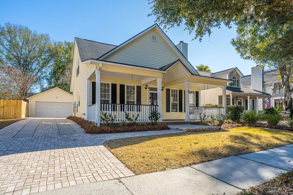 Photo of 2453 Fulford Court, Mount Pleasant, SC 29466 (MLS # 26002591)