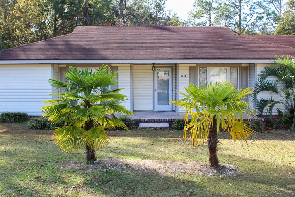 Photo of 1353 Marshall Street, Orangeburg, SC 29118 (MLS # 25031352)