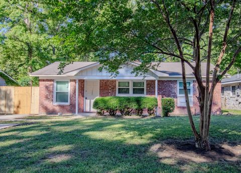 Photo of 122 Hope Drive, Summerville, SC 29485 (MLS # 26014241)