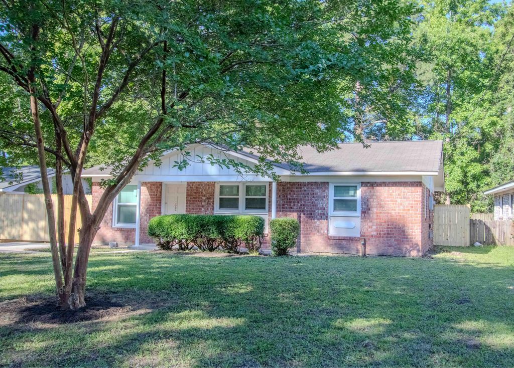 Photo of 122 Hope Drive, Summerville, SC 29485 (MLS # 26014241)
