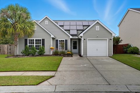 Photo of 275 Avonshire Drive, Summerville, SC 29483 (MLS # 25027918)