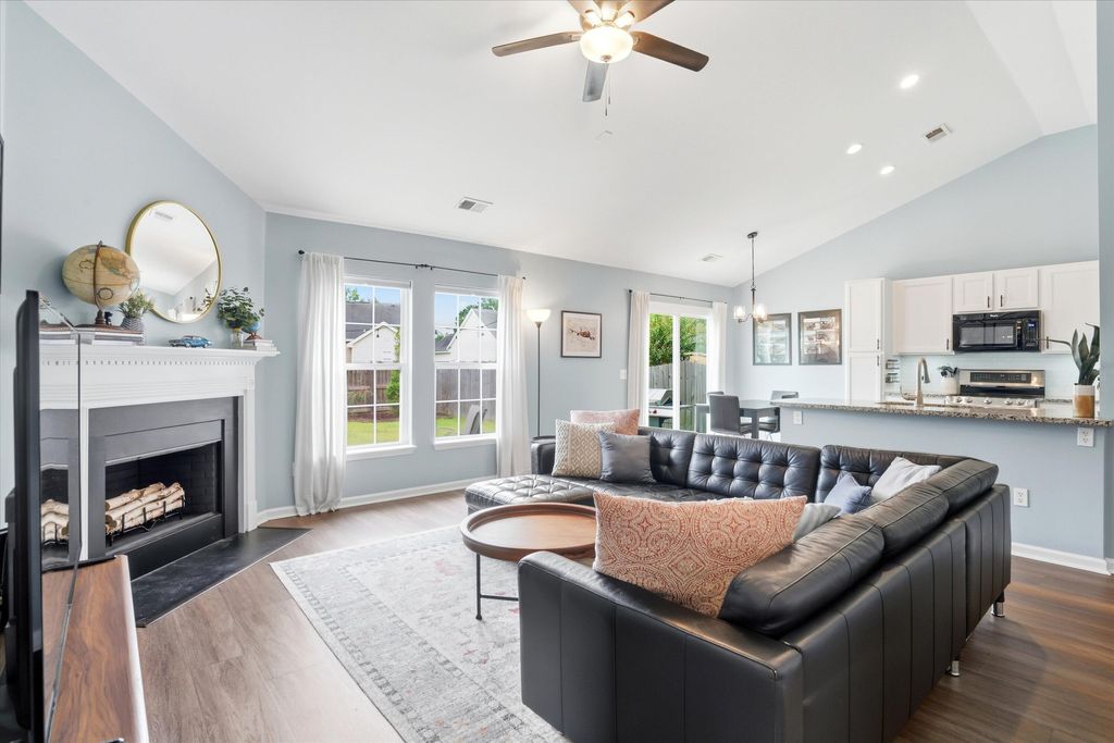 Photo of 275 Avonshire Drive, Summerville, SC 29483 (MLS # 25027918)