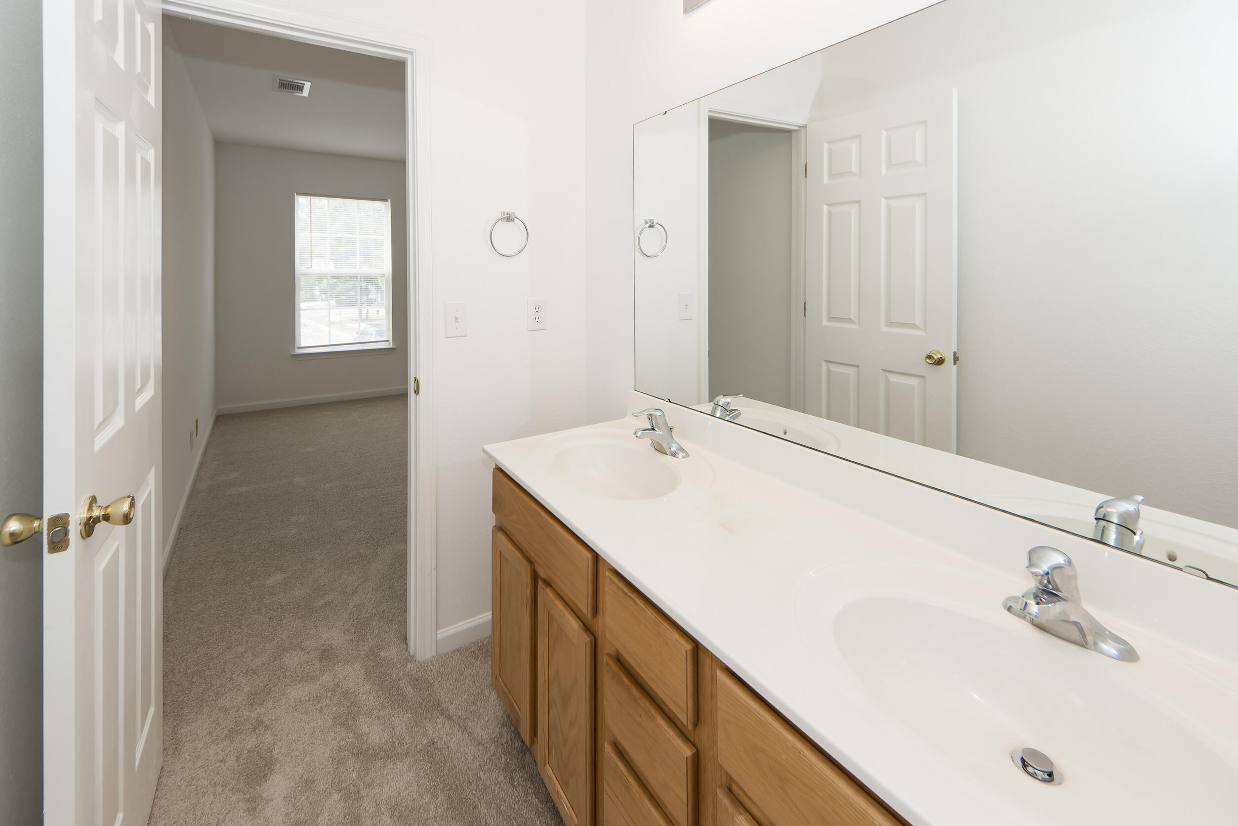 Photo 19 of 35 of 1306 Garland Street townhome