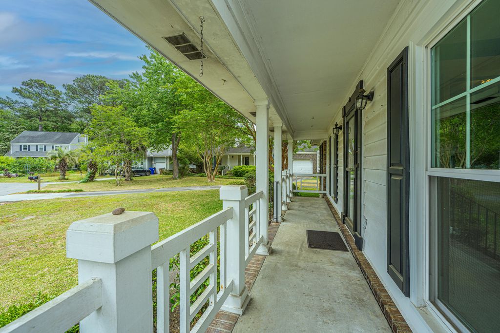 Photo of 977 Mooring Drive, Charleston, SC 29412 (MLS # 26012226)