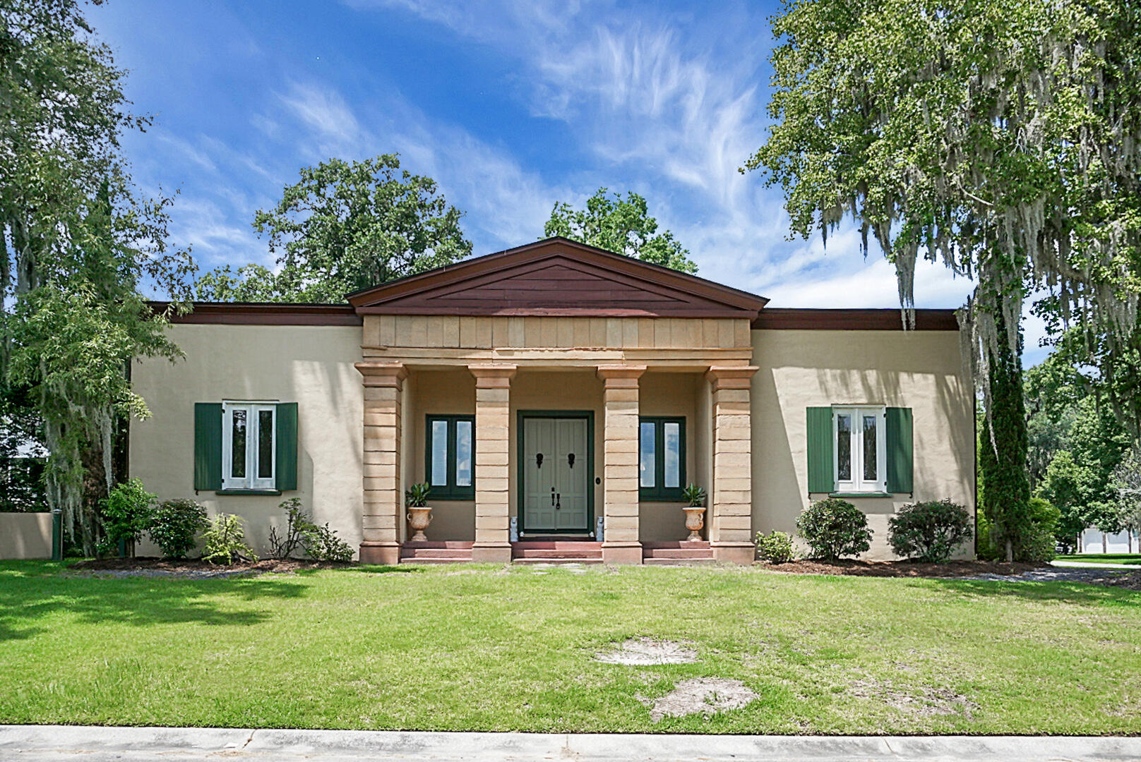 2 Leone Lane