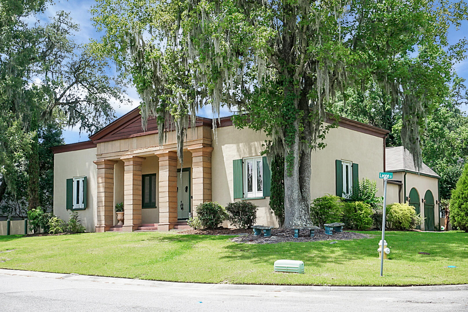 2 Leone Lane