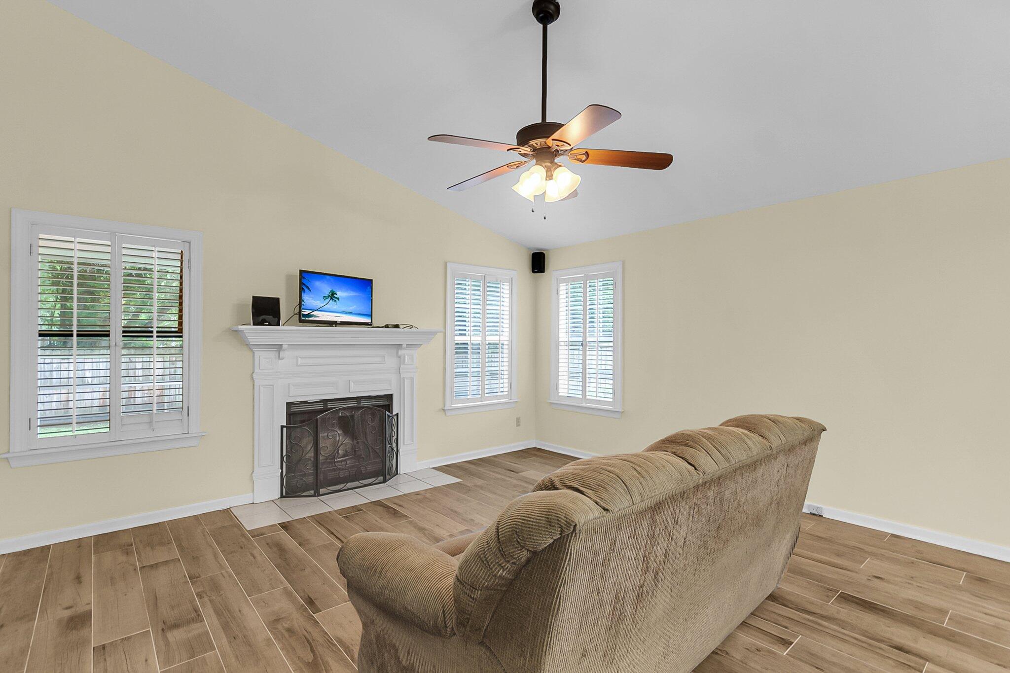 1060 Oakcrest Drive